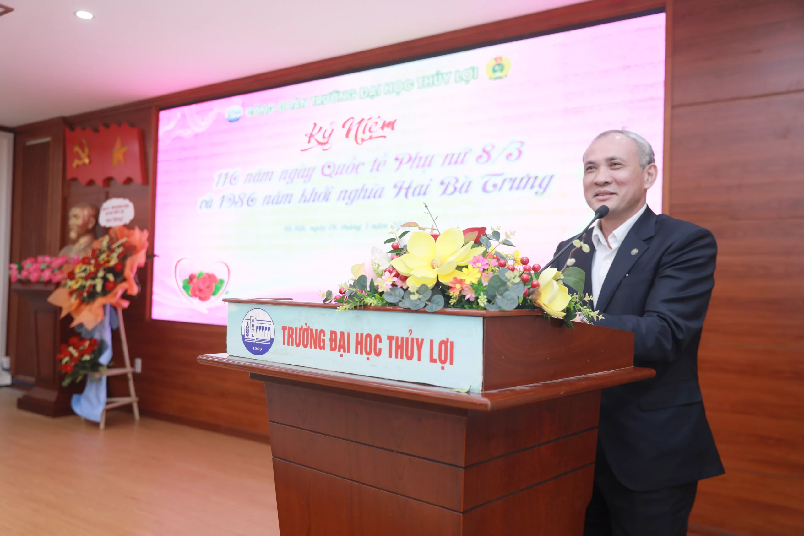 Trường Đại học Thủy lợi: Nhiều hoạt động ý nghĩa chào mừng Ngày Quốc tế Phụ nữ 8/3