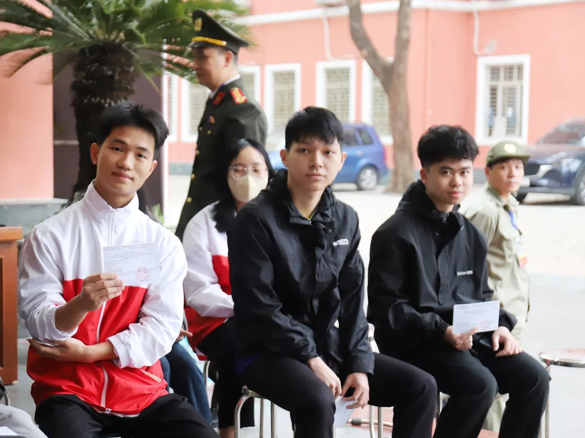 Niềm tự hào của những cử tri trẻ trong ngày hội non sông