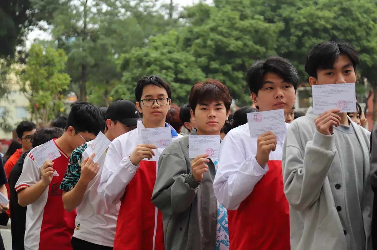 Niềm tự hào của những cử tri trẻ trong ngày hội non sông