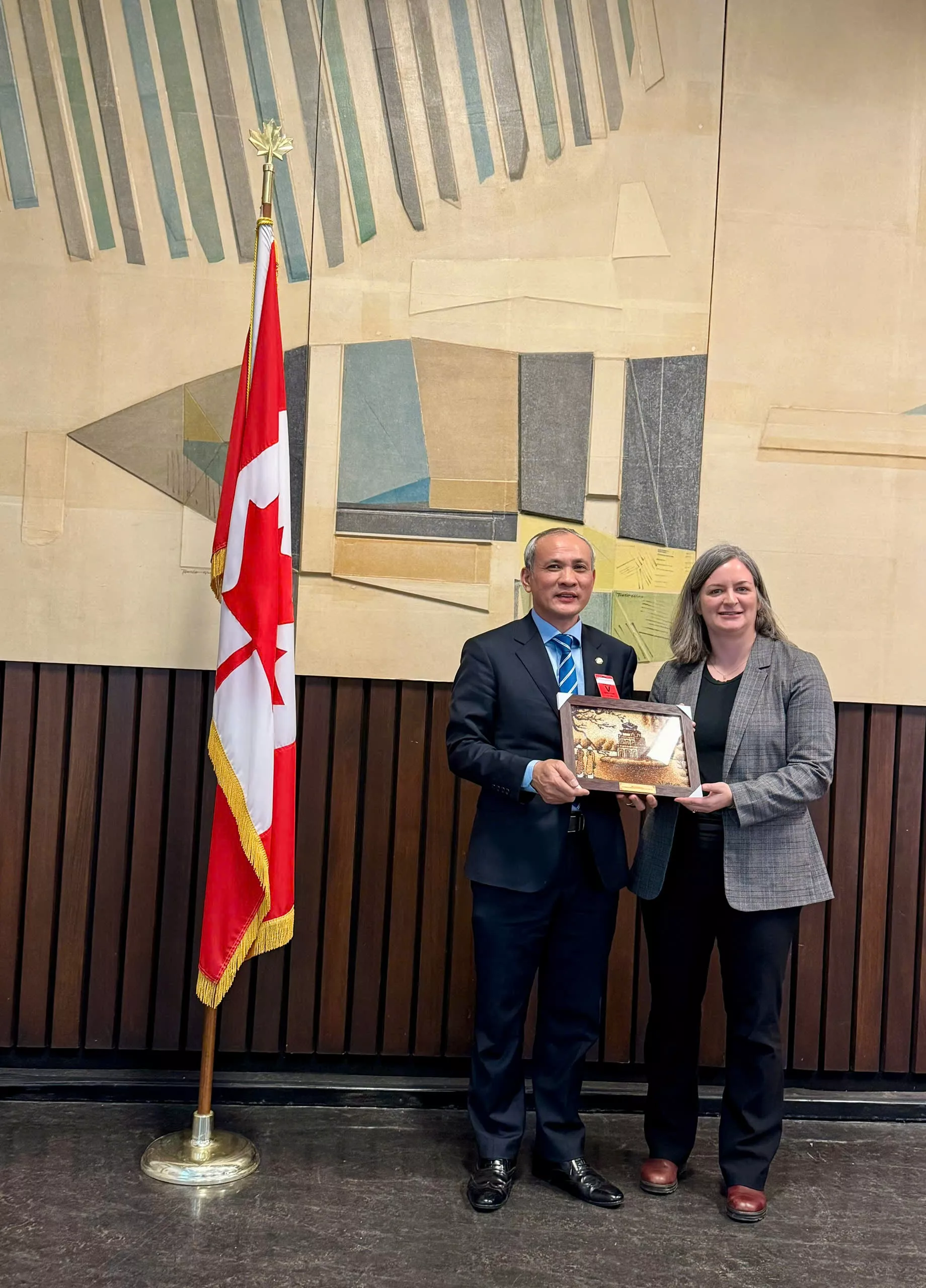 President of Thuyloi University participated in a working delegation to Canada and Mexico, promoting international cooperation in the fields of agriculture and sustainable development.