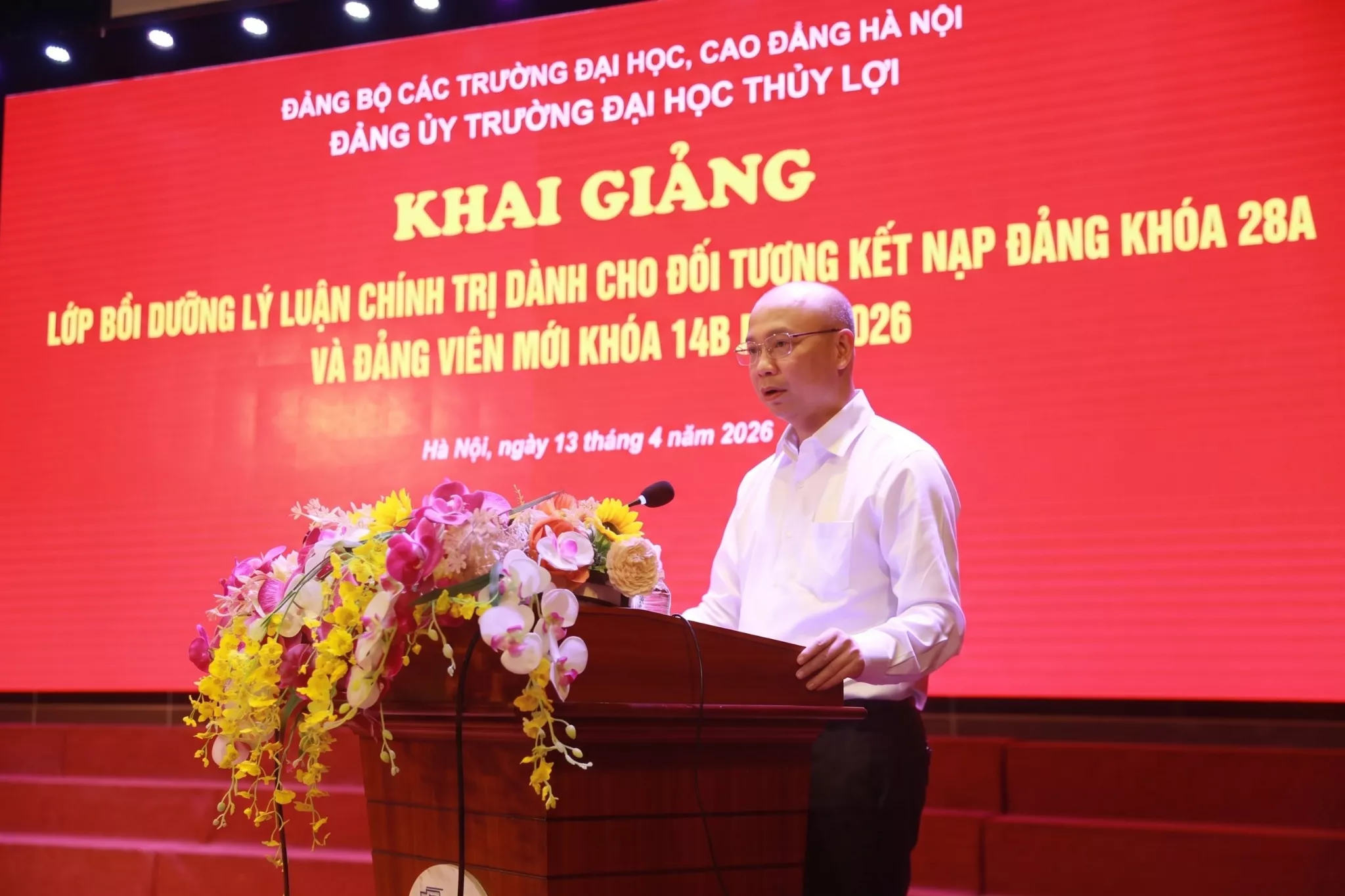 Tăng cường giáo dục lý luận chính trị cho thế hệ trẻ và đảng viên mới