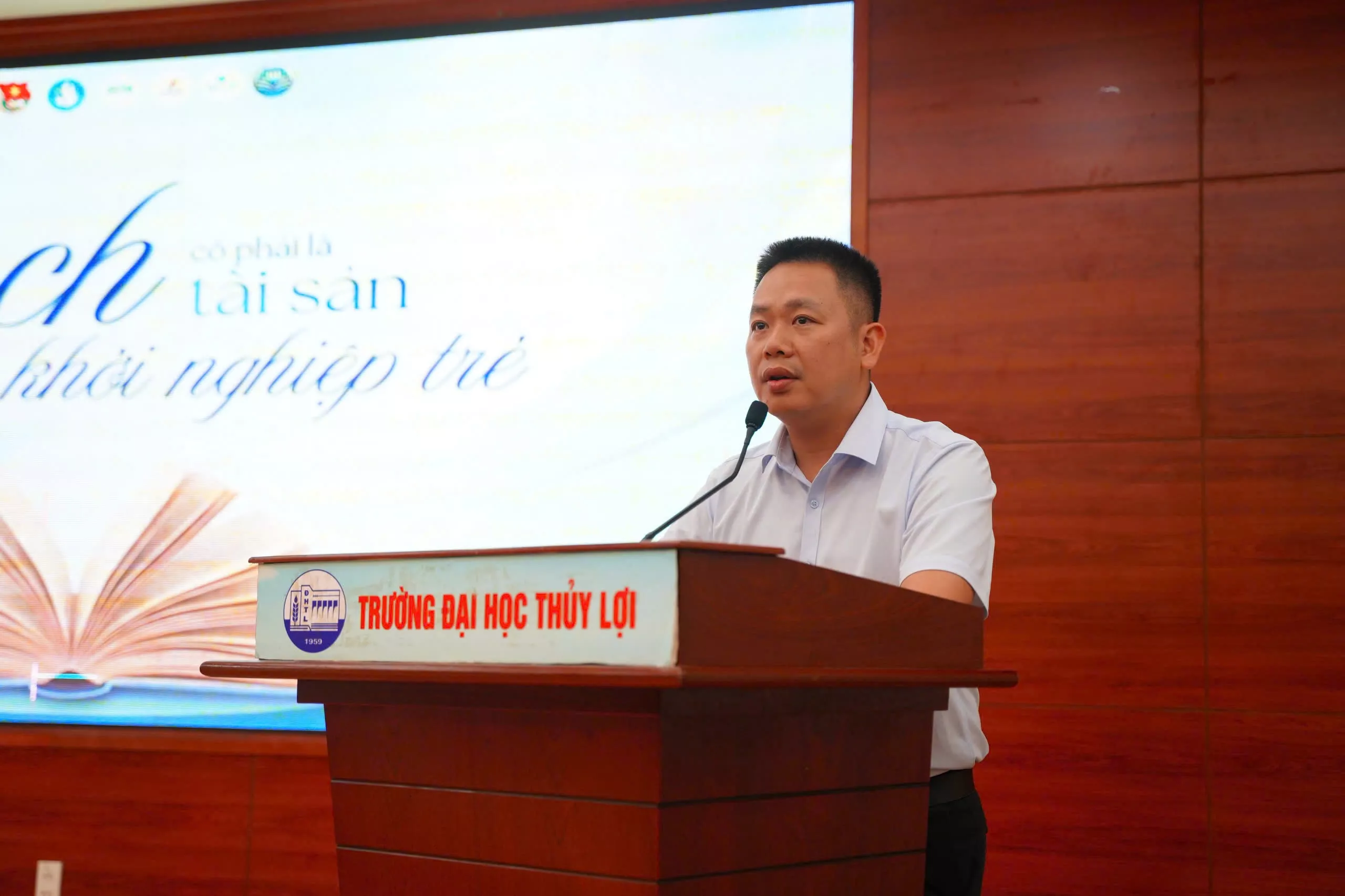 Tri thức từ sách – nền tảng hình thành năng lực khởi nghiệp của người trẻ