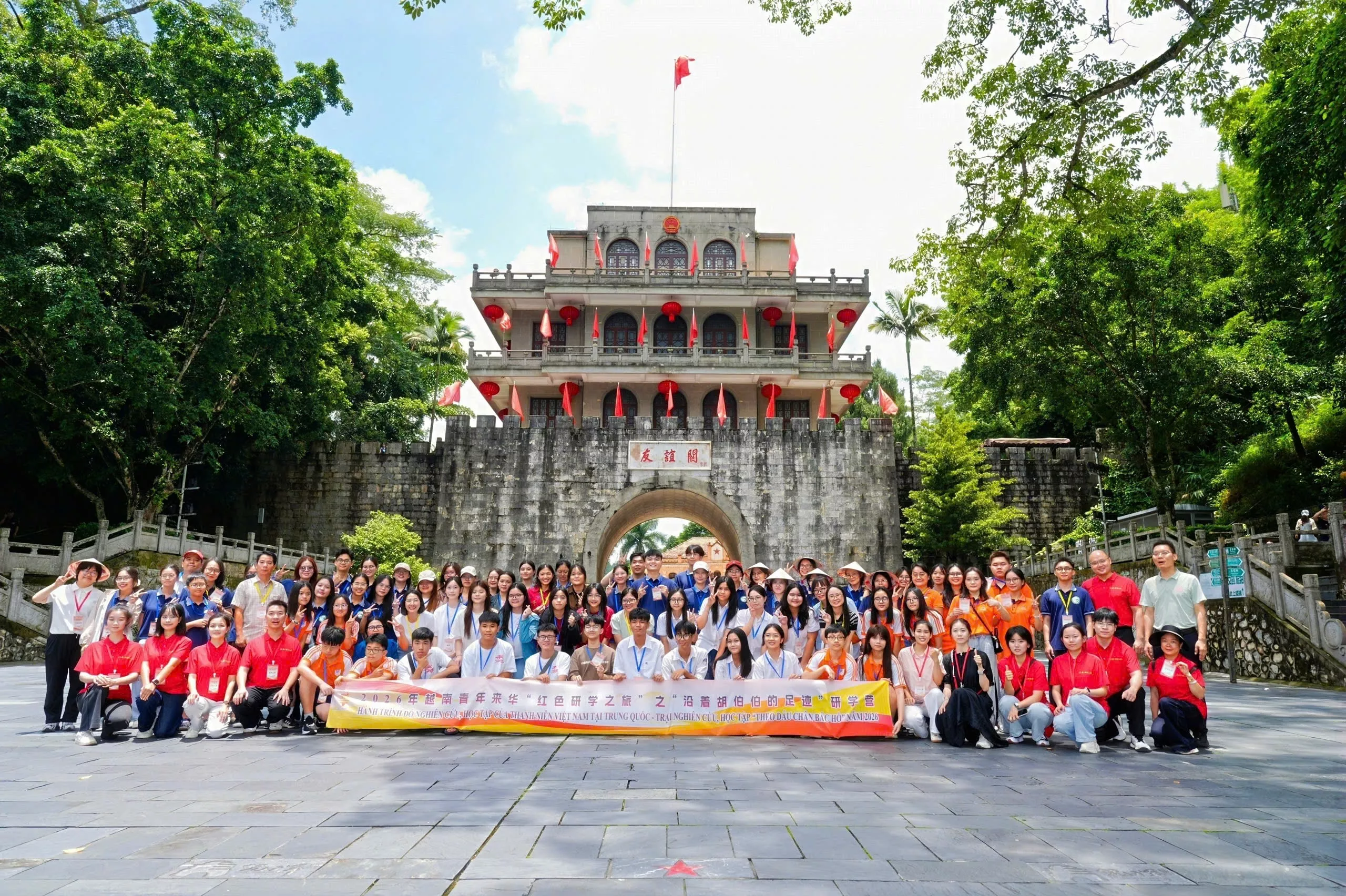 Thuyloi University students and faculty member participate in the 3rd “Retracing the Path of Our Predecessors, Continuing Sino-Vietnamese Friendship” Sino-Vietnamese Youth Student-Faculty Exchange Red-Themed Study Camp