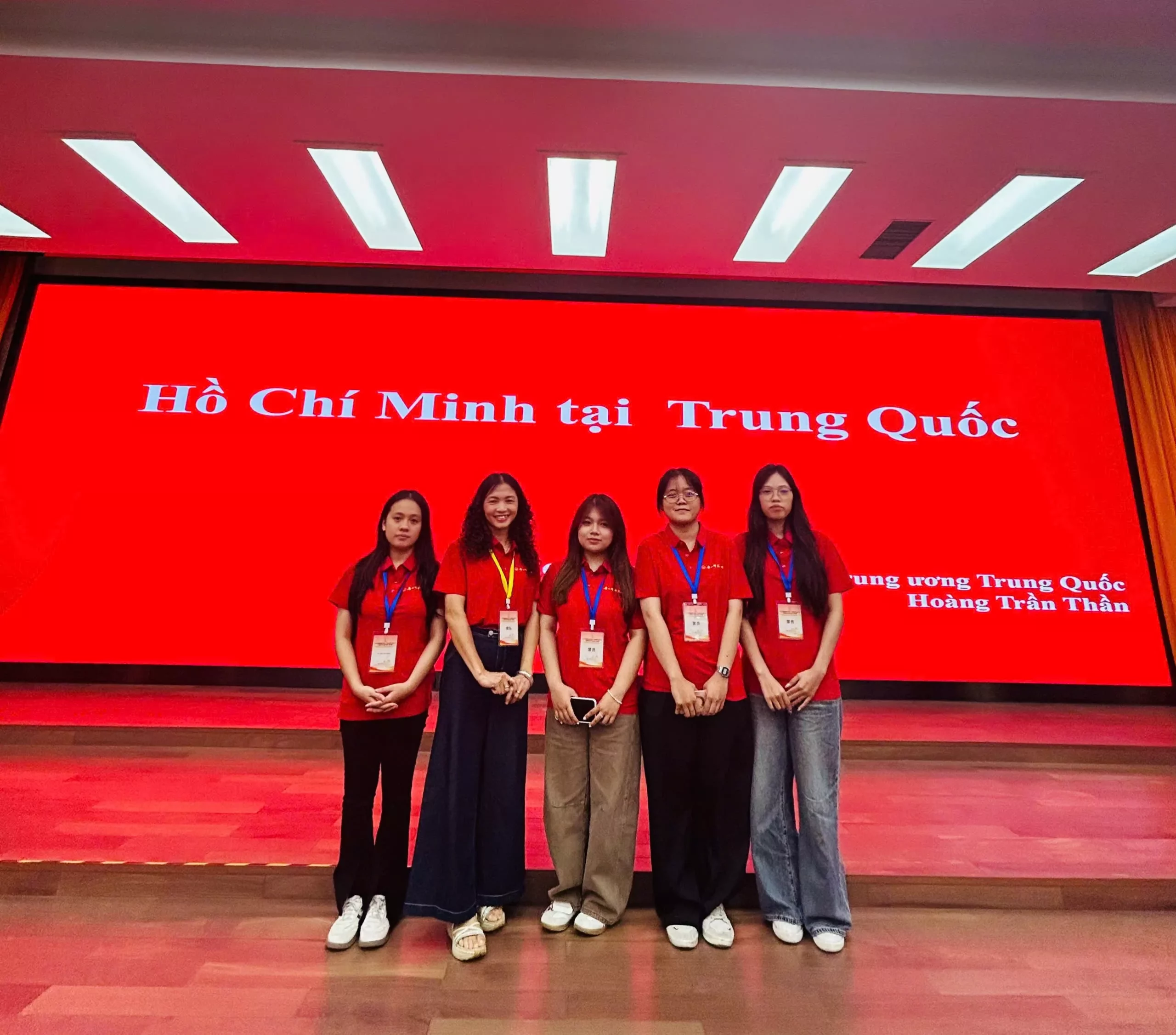 Thuyloi University students and faculty member participate in the 3rd “Retracing the Path of Our Predecessors, Continuing Sino-Vietnamese Friendship” Sino-Vietnamese Youth Student-Faculty Exchange Red-Themed Study Camp