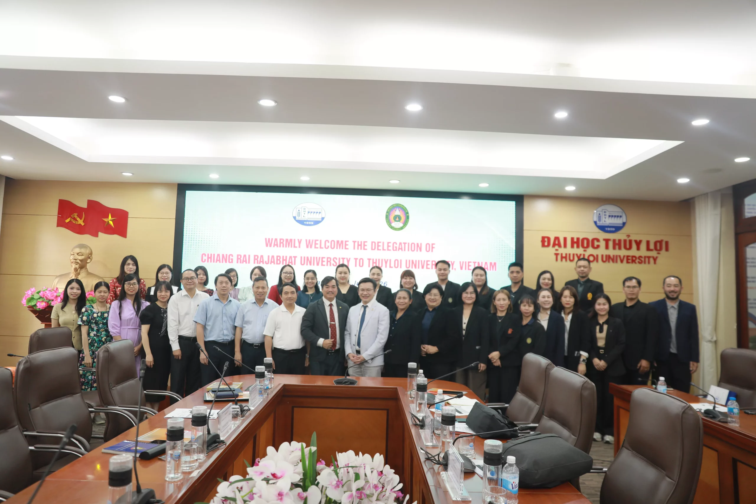 Thuyloi University Welcomes Chiang Rai Rajabhat University (Thailand) to Foster Cooperation in Education and Research