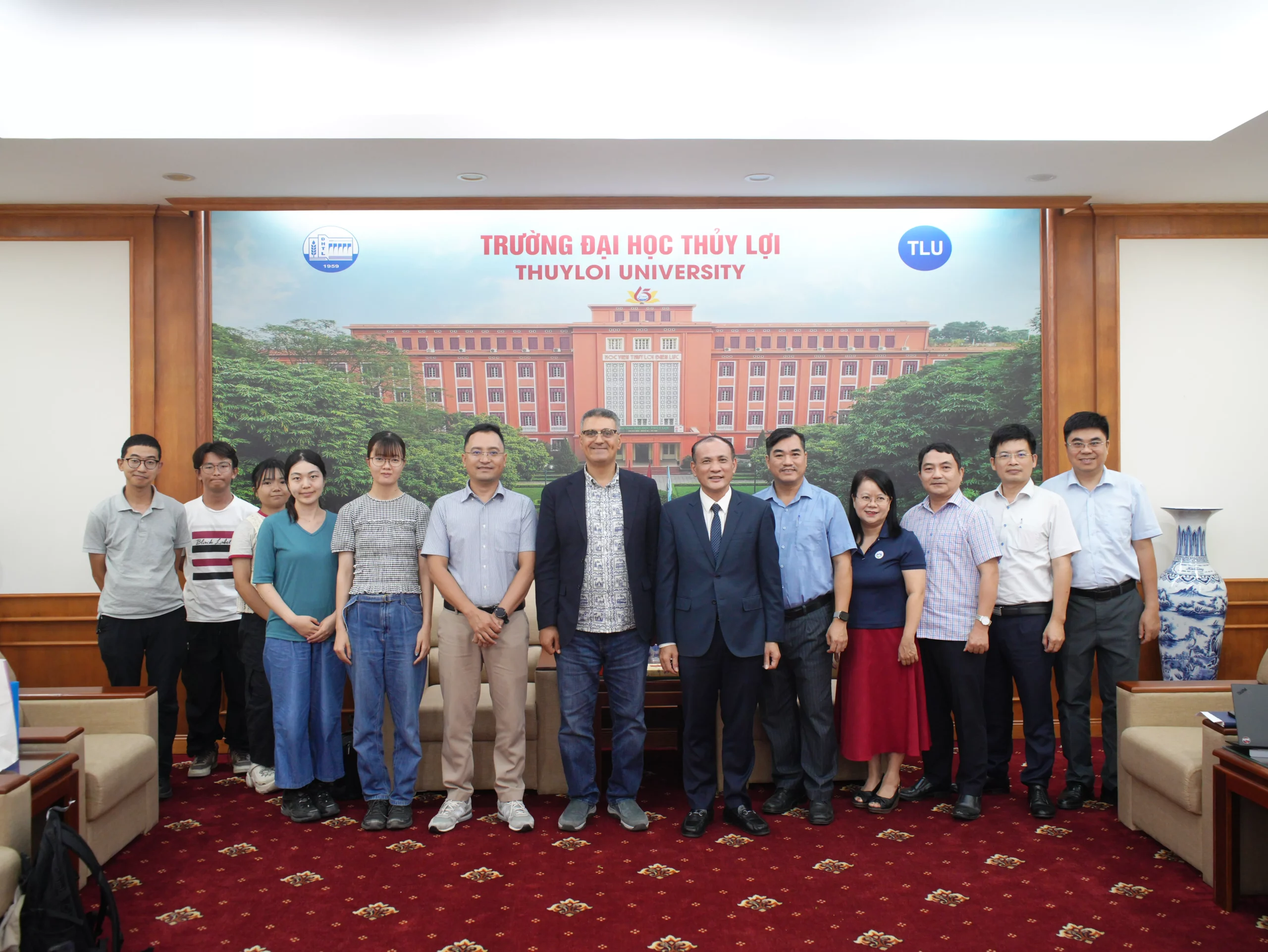 Thuyloi University strengthens academic exchange with Kyoto University