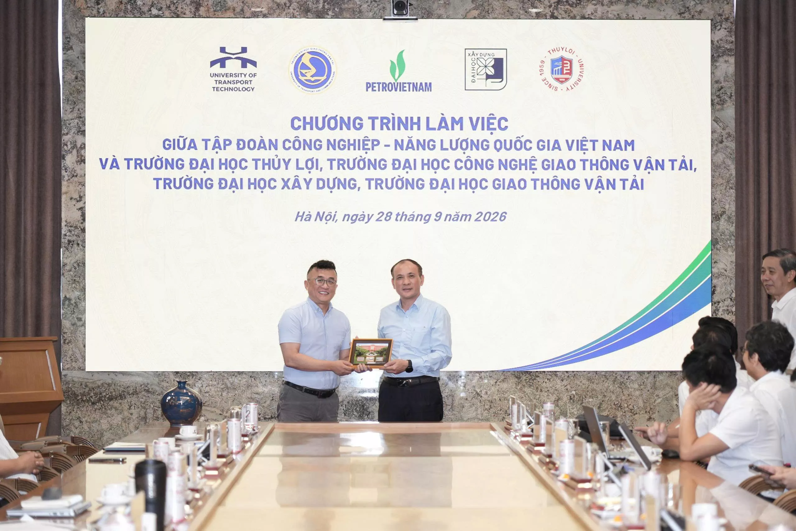 Trường Đại học Thủy lợi tham dự buổi làm việc với Petrovietnam