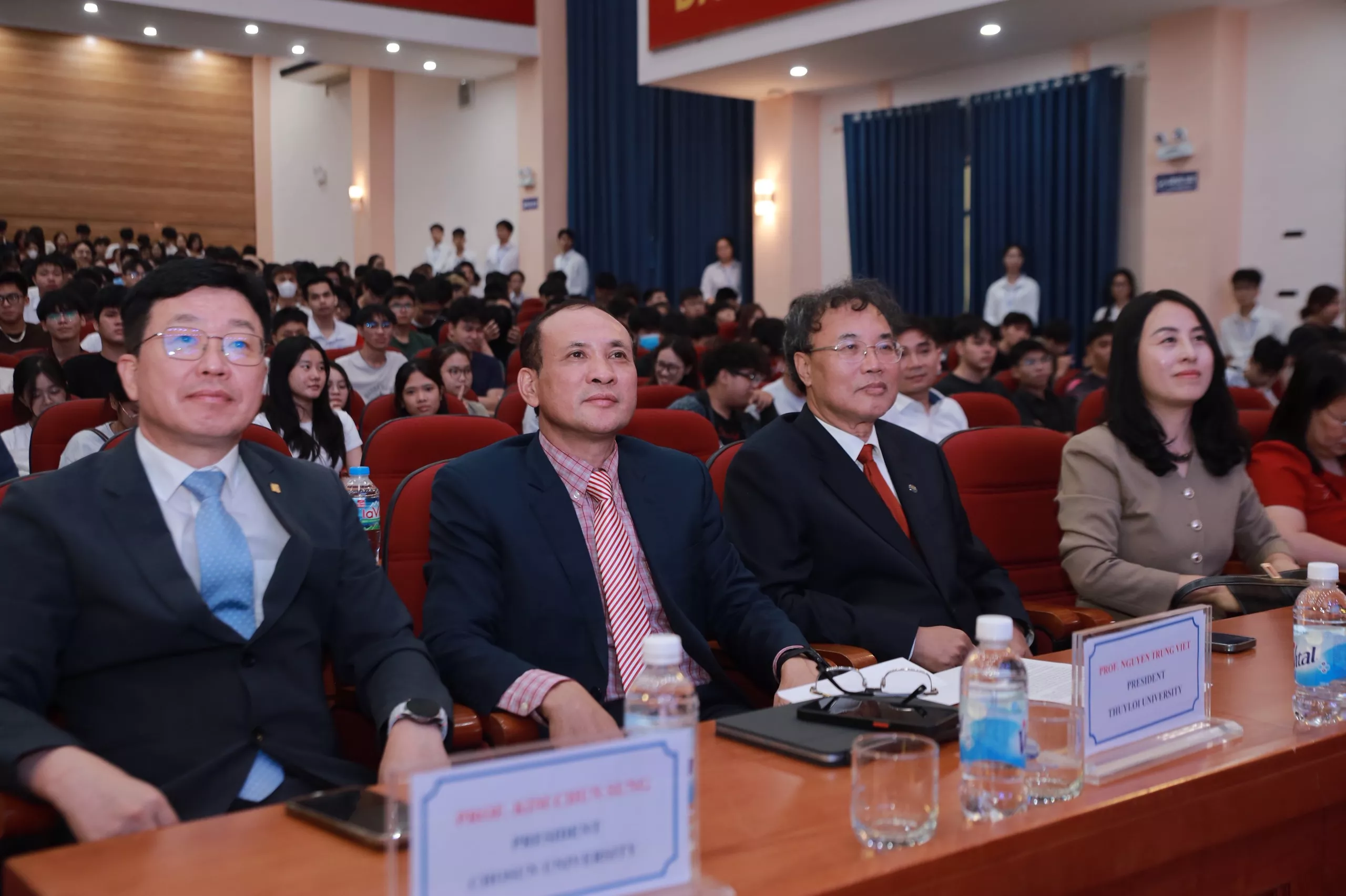 Sôi nổi chương trình giao lưu văn hóa Việt – Hàn và trao 20 suất học bổng Đại học Chosun cho sinh viên Trường Đại học Thủy lợi
