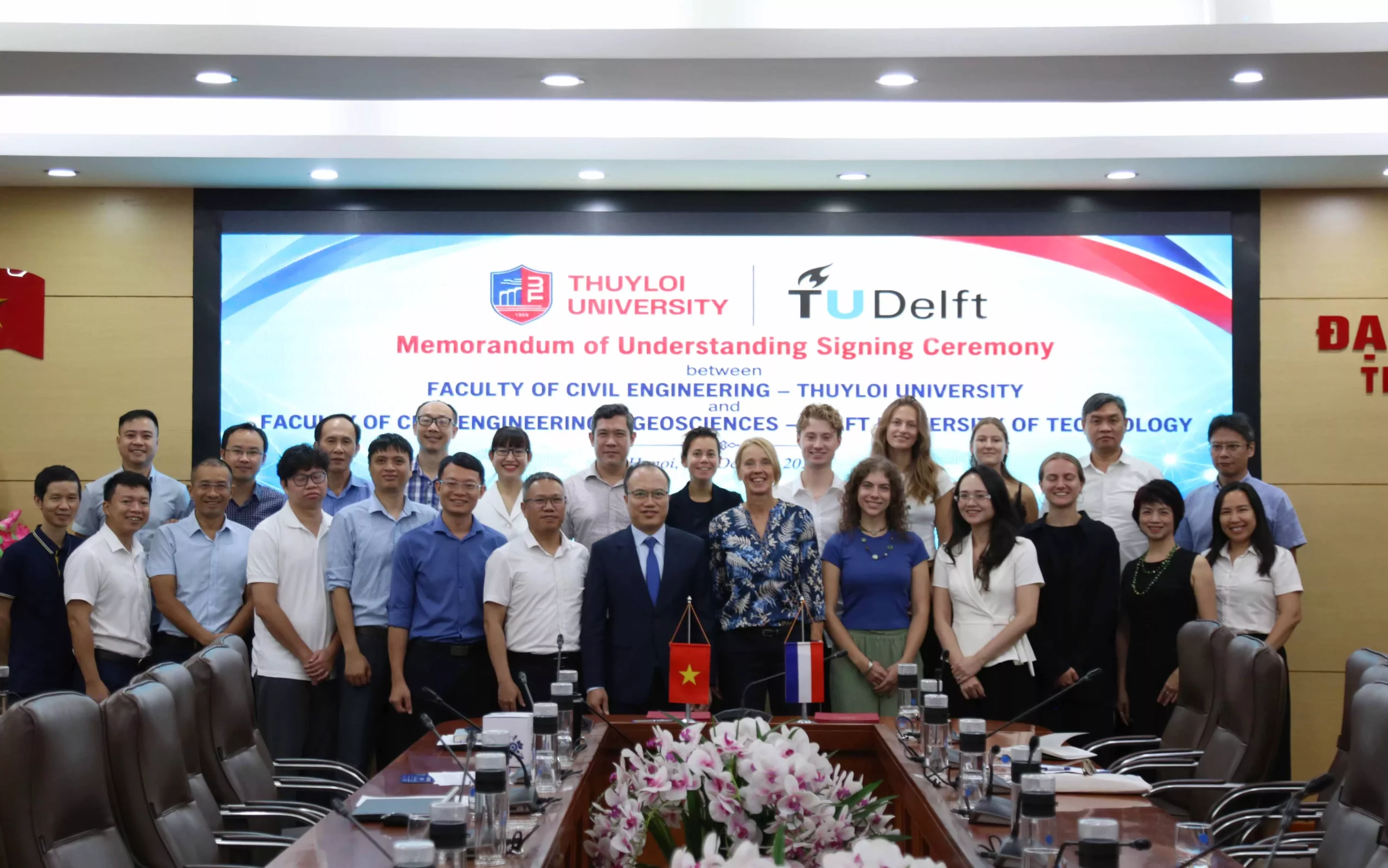 Khoa Công trình ký kết Biên bản ghi nhớ hợp tác với Khoa Kỹ thuật dân dụng và Khoa học trái đất, Đại học Công nghệ Delft