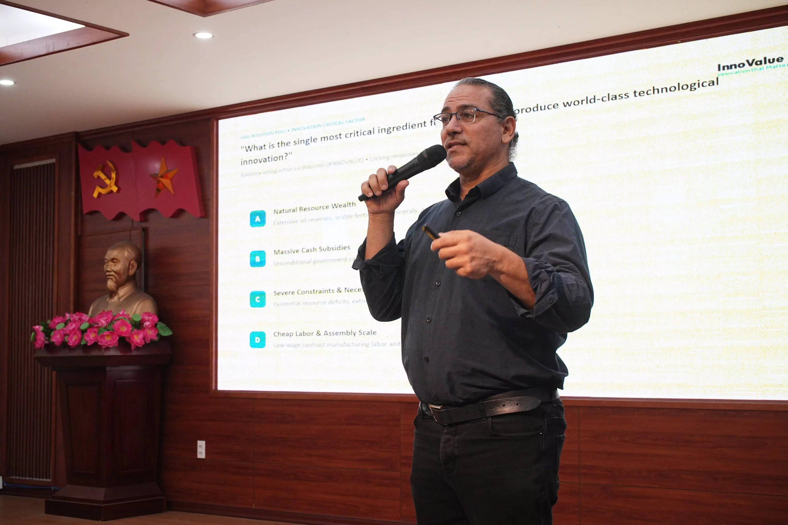 Chương trình trao đổi học thuật “INNO-VISION: Hành trình khởi nghiệp từ Giảng đường đến Thị trường” tại Trường Đại học Thủy lợi